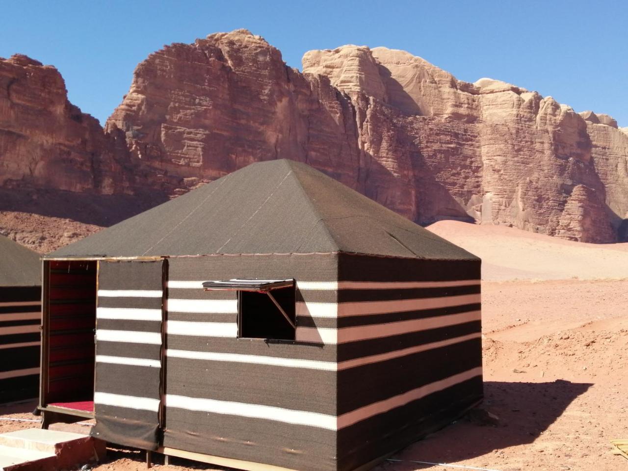 Black Irish Camp And Tours Wadi Rum Exterior foto